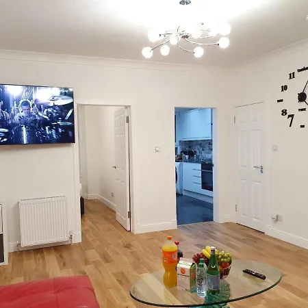 Glasgow Comfortable And Modern 3 Bedroom Mid Terraced Villa Exterior photo