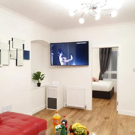 Glasgow Comfortable And Modern 3 Bedroom Mid Terraced Villa Exterior photo